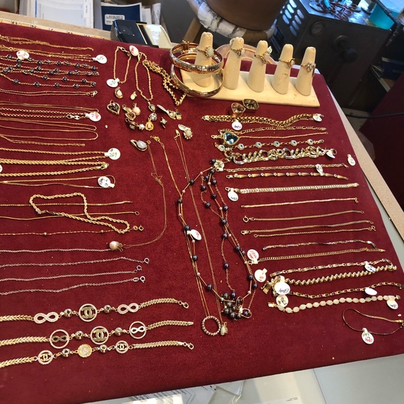 14 kt brand new earrings 1 1/2” - Picture 10 of 11